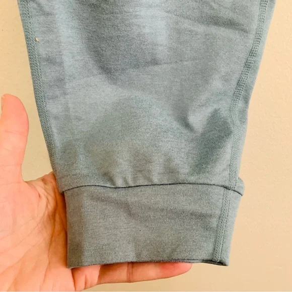 Vuori Women’s Performance Jogger Smoke Blue Heather Drawstring size medium - Picture 2 of 6